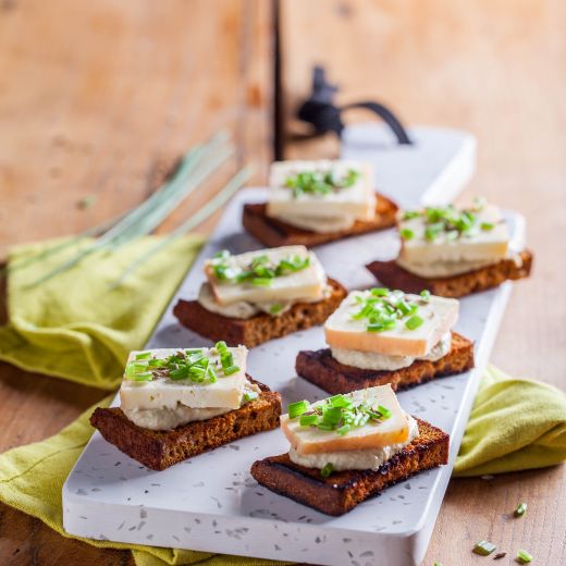 Toast de pain d’épice à la crème d’endive et au Maroilles