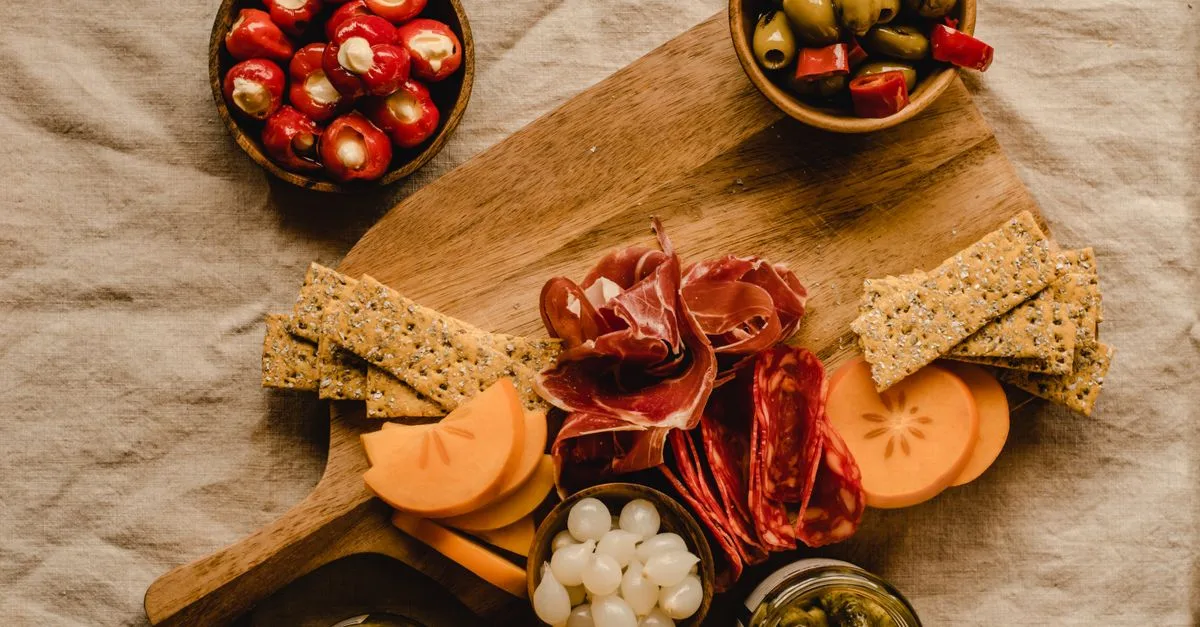 guide des quantités pour un plateau d'apéritifs : conseils pour bien prévoir les portions selon le nombre d'invités.