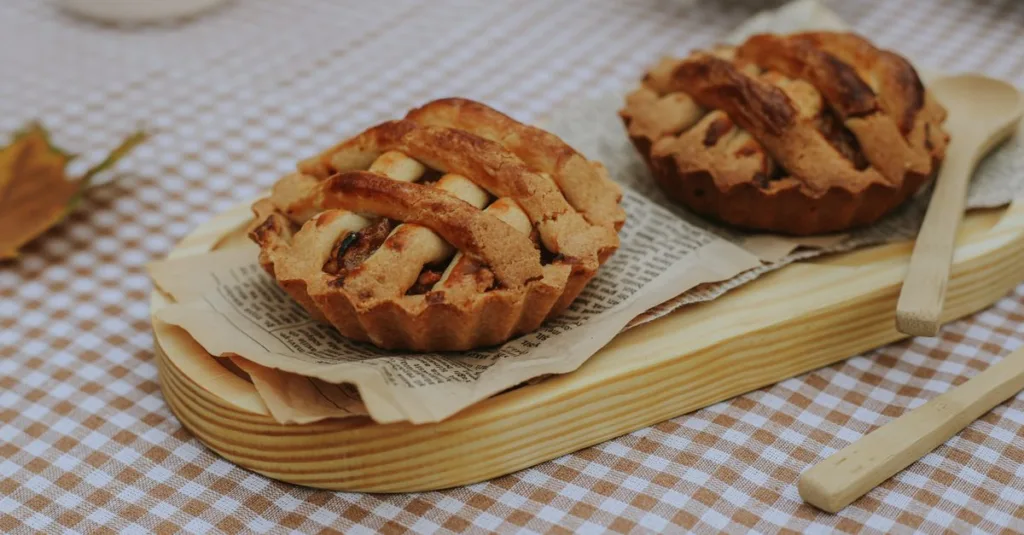 découvrez notre recette facile et délicieuse de tarte aux pommes, parfaite pour toutes les occasions. une pâte croustillante et des pommes fondantes pour un dessert classique et gourmand.