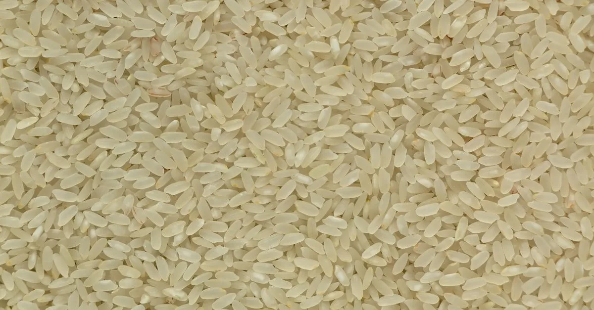 découvrez comment éviter que le riz basmati ne colle, avec des astuces simples pour une cuisson parfaite et des grains légers et séparés à chaque fois.