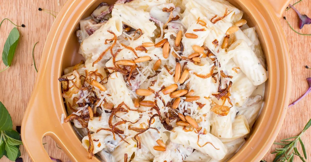 découvrez comment préparer de délicieuses oignons caramélisés, une garniture sucrée et savoureuse idéale pour sublimer vos plats.