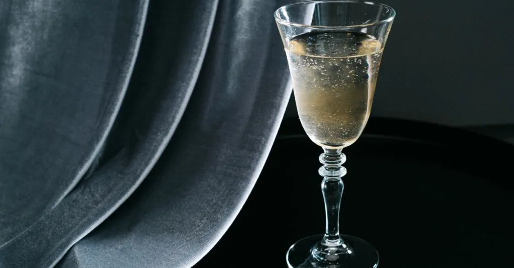 découvrez l'art du champagne cocktail, une boisson élégante et pétillante idéale pour vos célébrations et moments festifs.