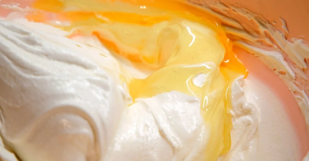 découvrez comment épaissir parfaitement votre crème anglaise grâce à nos astuces simples et efficaces pour une texture onctueuse et délicieuse.
