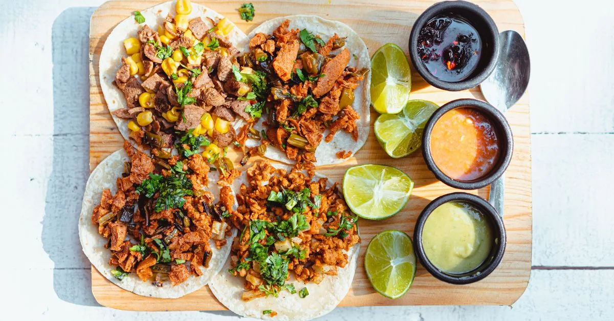 découvrez la recette authentique des tacos mexicains faits maison, simples et savoureux, pour un voyage culinaire au cœur du mexique.