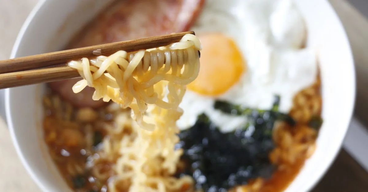 découvrez comment préparer un bouillon de ramen maison authentique, riche en saveurs, pour un repas réconfortant et délicieux.